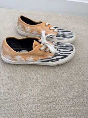 Billabong Women's Low-Top Sneakers in Orange with Zebra Toe